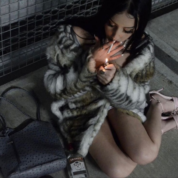 Meet your Posher, Ruby hill - Picture 1 of 1